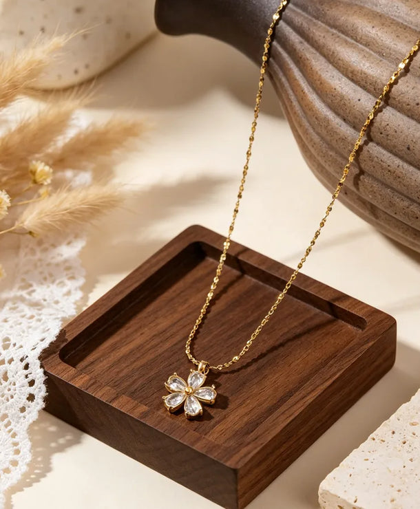 Collar de acero 304 con baño de oro 18K y diseño floral para mujer