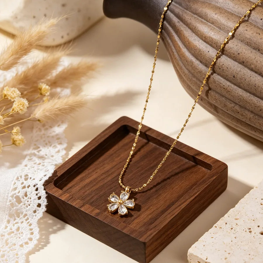 Collar de acero 304 con baño de oro 18K y diseño floral para mujer